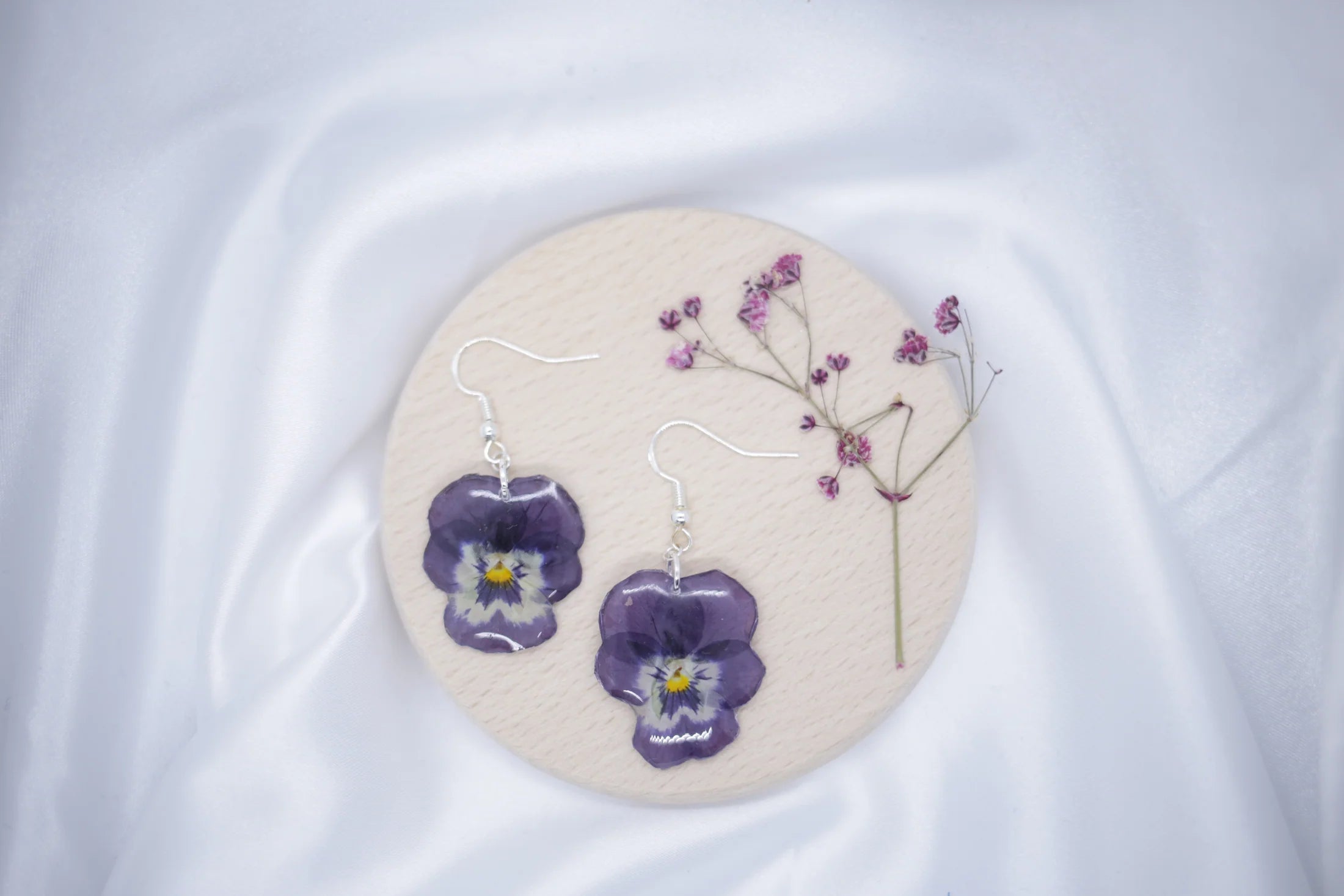 Pansy Stemor Dangle Earrings