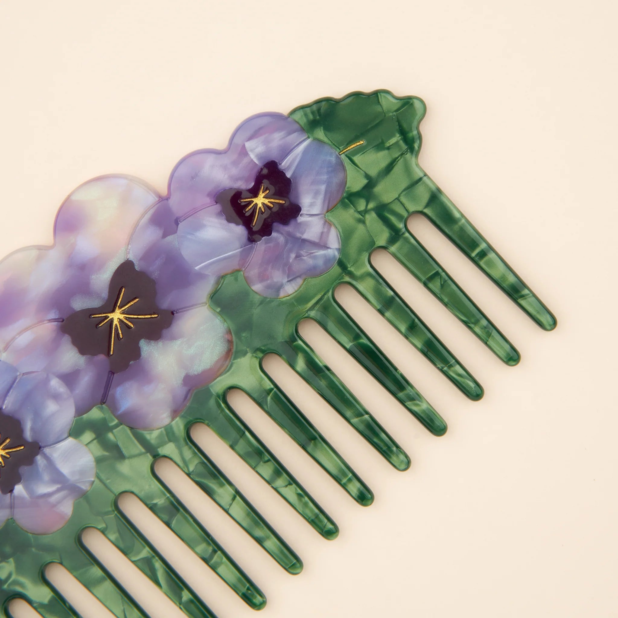 Pansy Comb