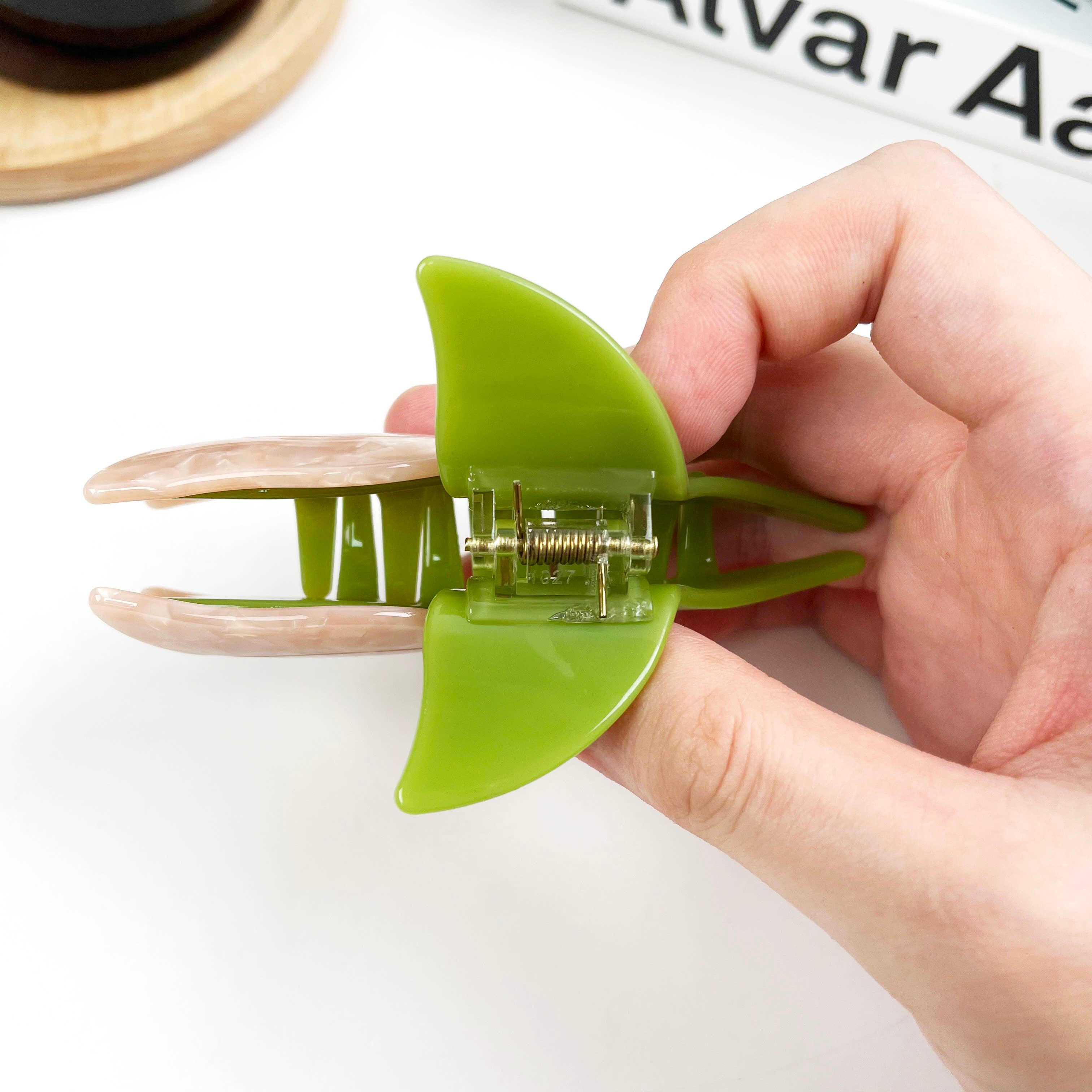 Acetate tulip hair claw | 2 Colours Available